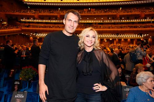 Знаменитости, которые зарабатывают больше своих мужчин