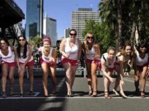 Австралийки побили мировой рекорд по бегу на шпильках