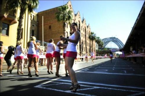 Австралийки побили мировой рекорд по бегу на шпильках