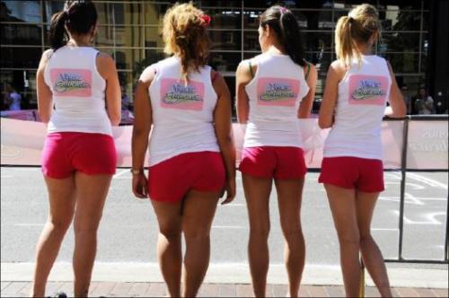 Австралийки побили мировой рекорд по бегу на шпильках