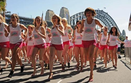 Австралийки побили мировой рекорд по бегу на шпильках