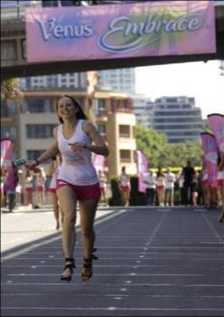 Австралийки побили мировой рекорд по бегу на шпильках