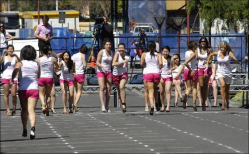 Австралийки побили мировой рекорд по бегу на шпильках