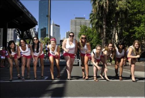 Австралийки побили мировой рекорд по бегу на шпильках