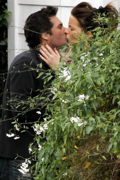 Самые страстные и необычные звездные поцелуи. Часть 1