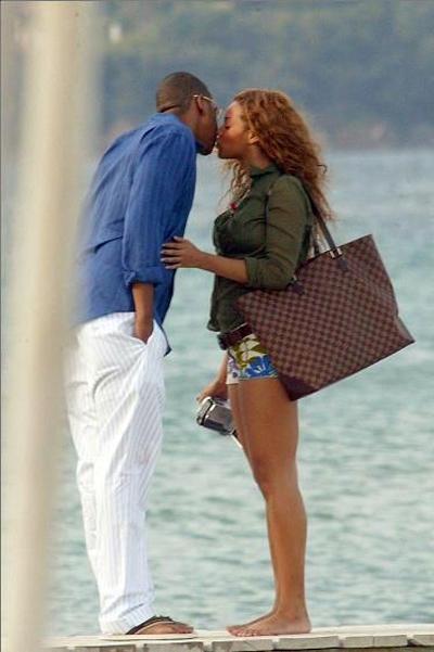 Самые страстные и необычные звездные поцелуи. Часть 1