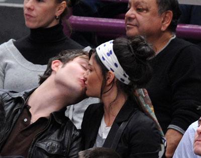 Самые страстные и необычные звездные поцелуи. Часть 1