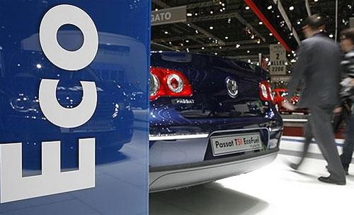 Женевский автосалон заполонили  девушки