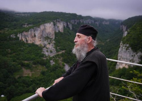 Монах провел 20 лет в полном одиночестве на вершине горы