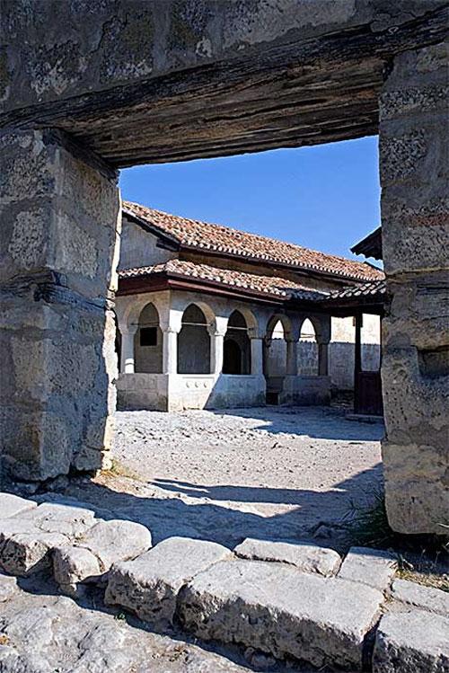 Последние жители «пещерного города» Чуфут-Кале покинули его более века назад