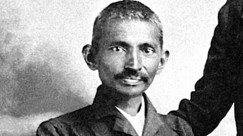 Знаменитые очкарики, которых трудно узнать без очков