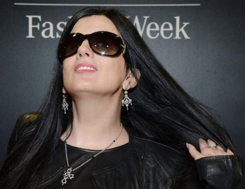 Знаменитые очкарики, которых трудно узнать без очков