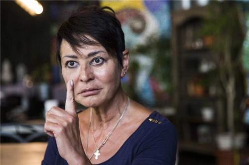 Знаменитые очкарики, которых трудно узнать без очков