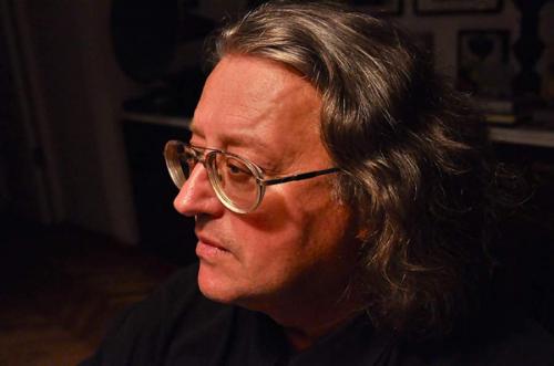 Знаменитые очкарики, которых трудно узнать без очков