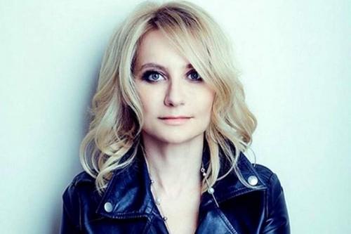 Знаменитые очкарики, которых трудно узнать без очков