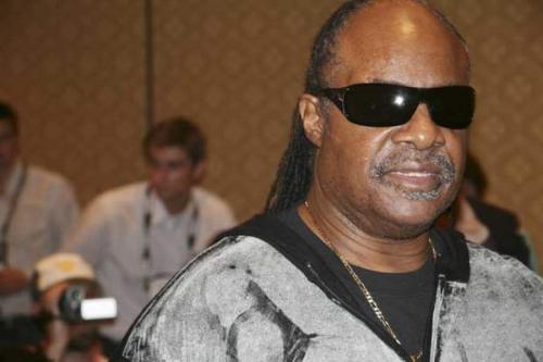 Знаменитые очкарики, которых трудно узнать без очков