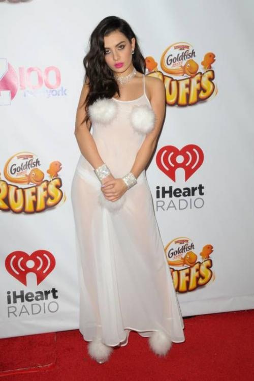 Самые нелепые и безвкусные наряды знаменитостей