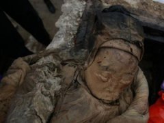 В Китае обнаружили мумию женщины возрастом 715 лет