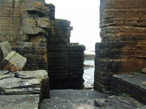 Природные образования, похожие на творения рук человеческих