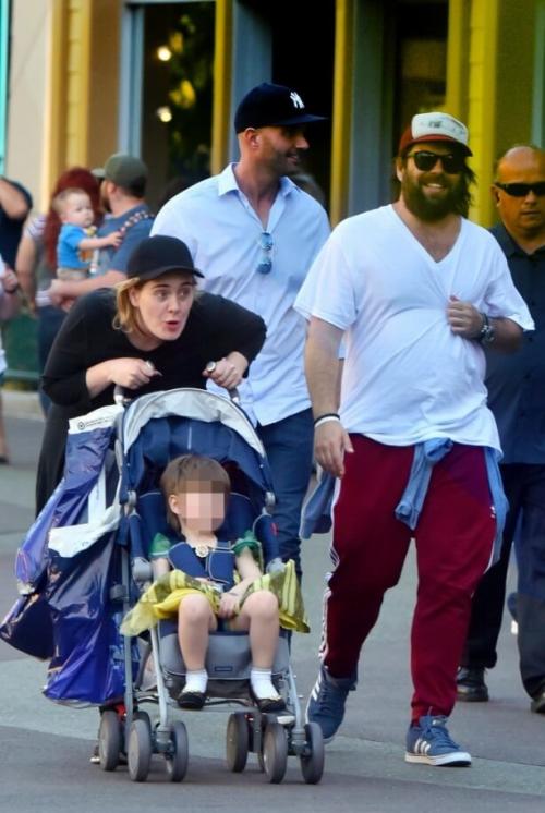 Знаменитости, которые наряжают сыновей в юбки и платья