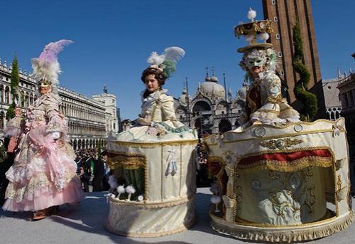 Венецианский карнавал стал «пиром во время чумы»