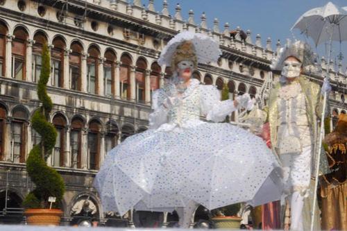 Венецианский карнавал стал «пиром во время чумы»