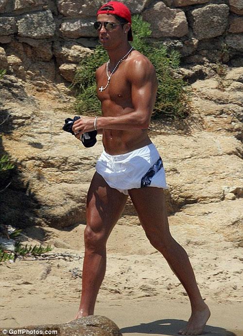 Криштиану Роналду забыл о футболе в объятиях подруги