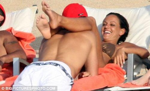 Криштиану Роналду забыл о футболе в объятиях подруги