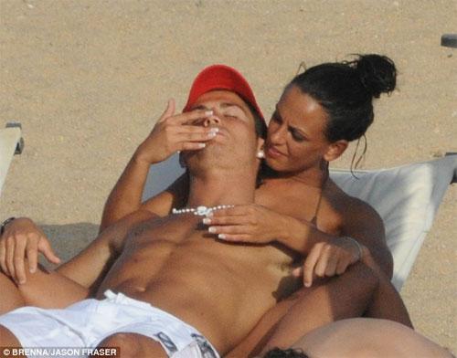 Криштиану Роналду забыл о футболе в объятиях подруги