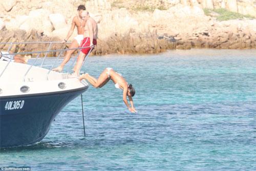 Криштиану Роналду забыл о футболе в объятиях подруги