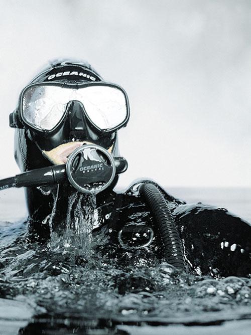 Подводный фотогуру мечтает стать русалкой