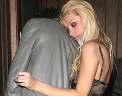 Пэрис Хилтон опозорилась прямо перед фотокамерами