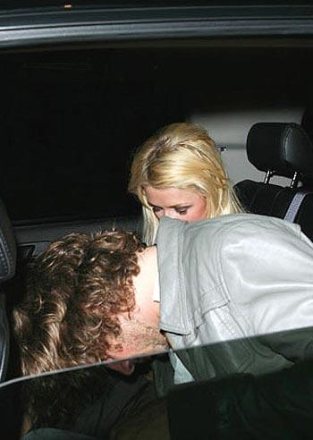 Пэрис Хилтон опозорилась прямо перед фотокамерами