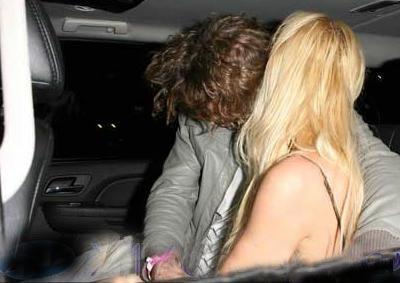 Пэрис Хилтон опозорилась прямо перед фотокамерами