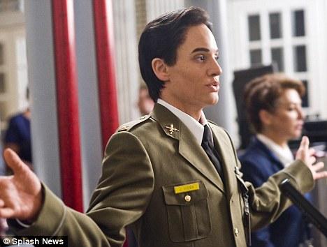 Анджелина Джоли стала мужчиной