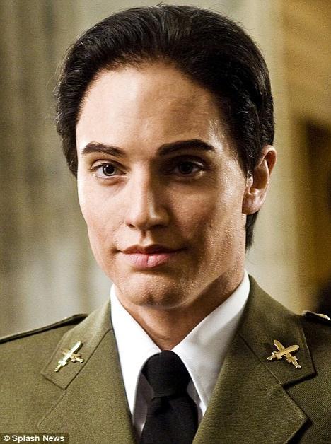 Анджелина Джоли стала мужчиной