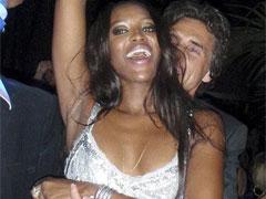 Лысеющая Наоми Кемпбелл зажигала на вечеринке в Каннах