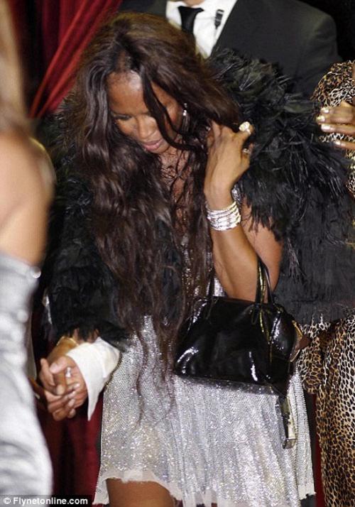 Лысеющая Наоми Кемпбелл зажигала на вечеринке в Каннах