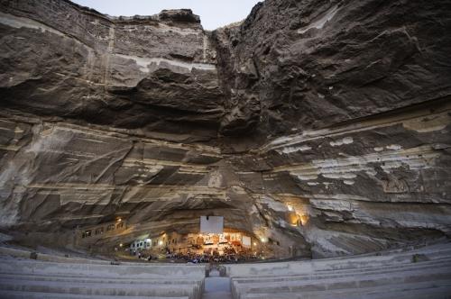 "Мусорный город": пещерный храм в Каире