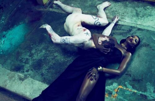 Супермодель Наоми Кемпбелл позировала с трупом