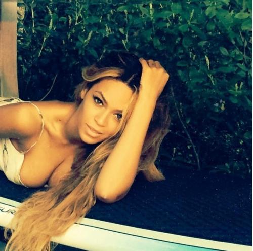 40 лучших Instagram-фото звезд в купальниках