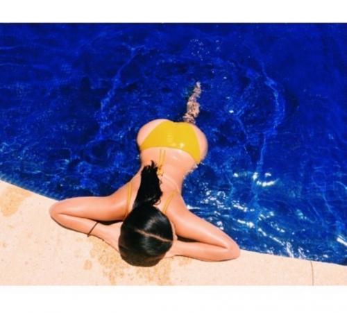 40 лучших Instagram-фото звезд в купальниках