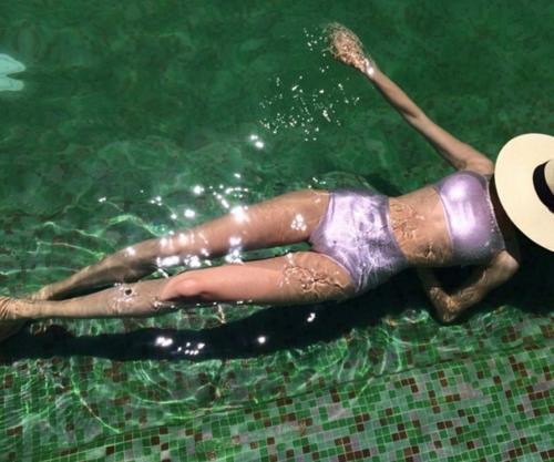 40 лучших Instagram-фото звезд в купальниках