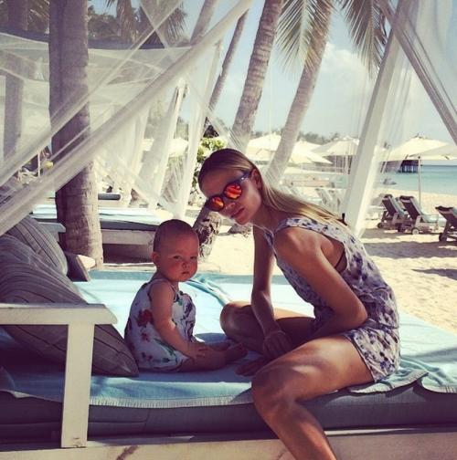 40 лучших Instagram-фото звезд в купальниках