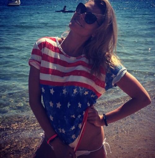 40 лучших Instagram-фото звезд в купальниках