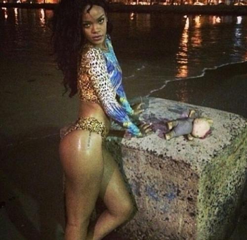 40 лучших Instagram-фото звезд в купальниках