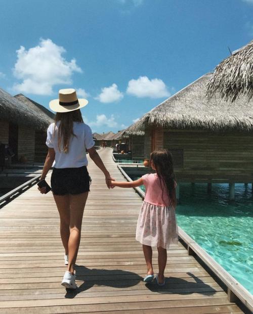 Как отдыхают российские звезды на Мальдивах