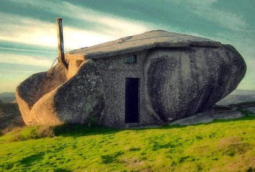 Самый каменный дом выстроили в Португалии