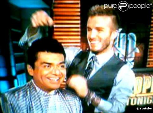 Дэвид Бекхэм оказывает услуги парикмахера