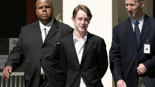 Знаменитости, над которыми издевались собственные родители